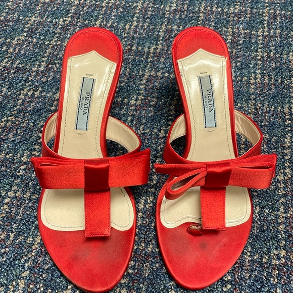 Preloved Prada red satin bow thong sandal heels size 35 - Picture 1 of 16